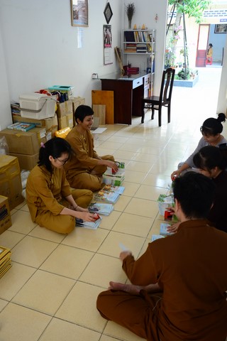 Giving Commendation Paper to those who made Lumbini Garden at Home